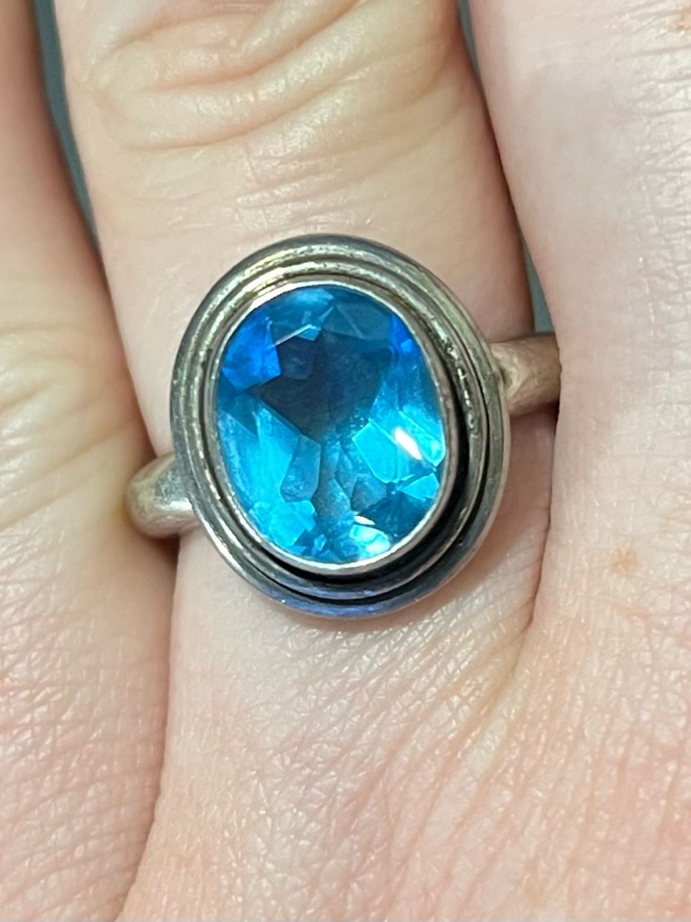 Vintage 925 Sterling Silver Oval Blue Topaz Gemstone in Bezel Setting Ring